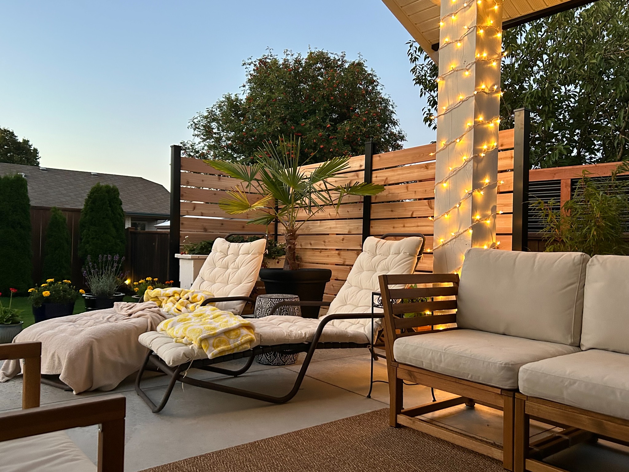 Cedar privacy screen around a patio